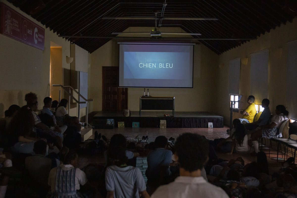 🎞️ Hoy en el <a href="/CFCECartagena/">CFCE Cartagena</a>, estudiantes del colegio Liceo Bolívar de #Cartagena participaron del Cine Foro "Perro Azul. Una historia de interculturalidad".

#CooperaciónEspañola

🧵👇