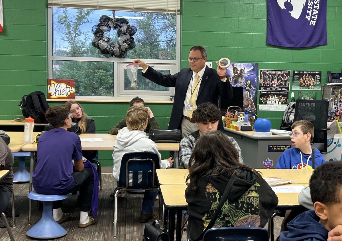 Laura McFarren tweet media