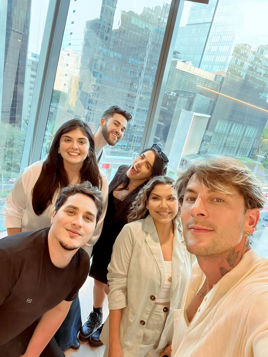 Hoje nossa tarde foi com ela @ka_lotfi ❤️❤️ @sonymusicbrgospel 

#feliz