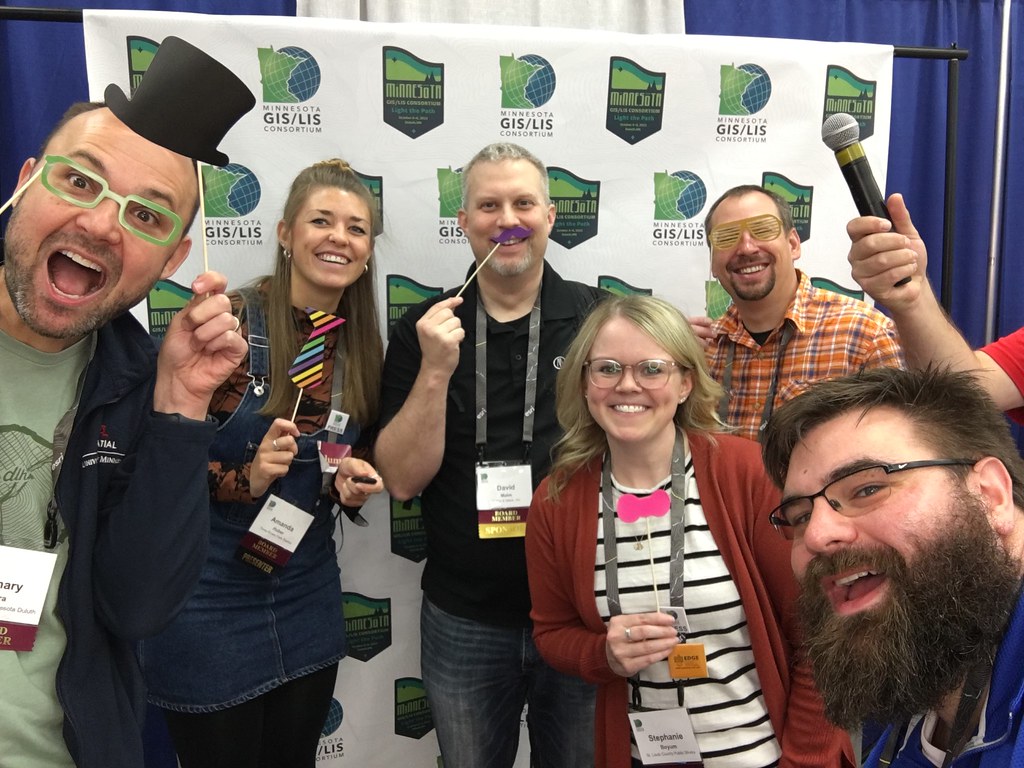 Huber099's tweet image. Another #MNGISLIS conference in the books! Wow what a great week as a conference attendee and @MNGISLIS board member❤️
#photobooth #panelpresentation #gischat #minnesota