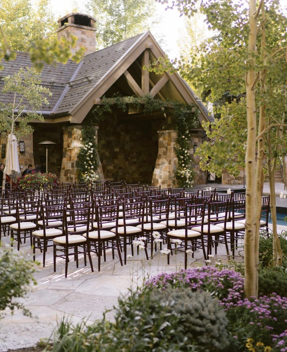 FSVail's tweet image. Under the golden aspens, two became one.💛 Beautiful autumn wedding at #FSVail captured by Shane Macomber. Discover more: bit.ly/FSVail