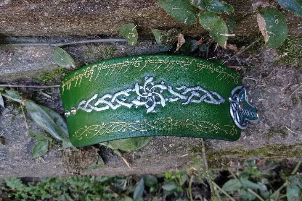 SairaWorkshop's tweet photo. "The world has changed. I see it in the water. I feel it in the earth. I smell it in the air..."
#leathercraft #leather #LoTR #Lórien #Nenya #handmade https://t.co/Ry0idQ2eal
