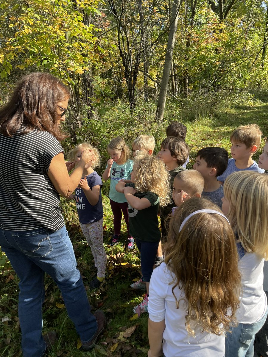 BrenRaymond's tweet photo. A great day in Junior K @PleasantLakeEl @WalledLkSchools with Betty Lacey the Outdoor Ed Center nature lady! Great discoveries and learning about skeletons and the magic of nature 
#naturebasedlearning #wonder #prek #playbasedlearning @gaviagirl https://t.co/5Zta91lruy