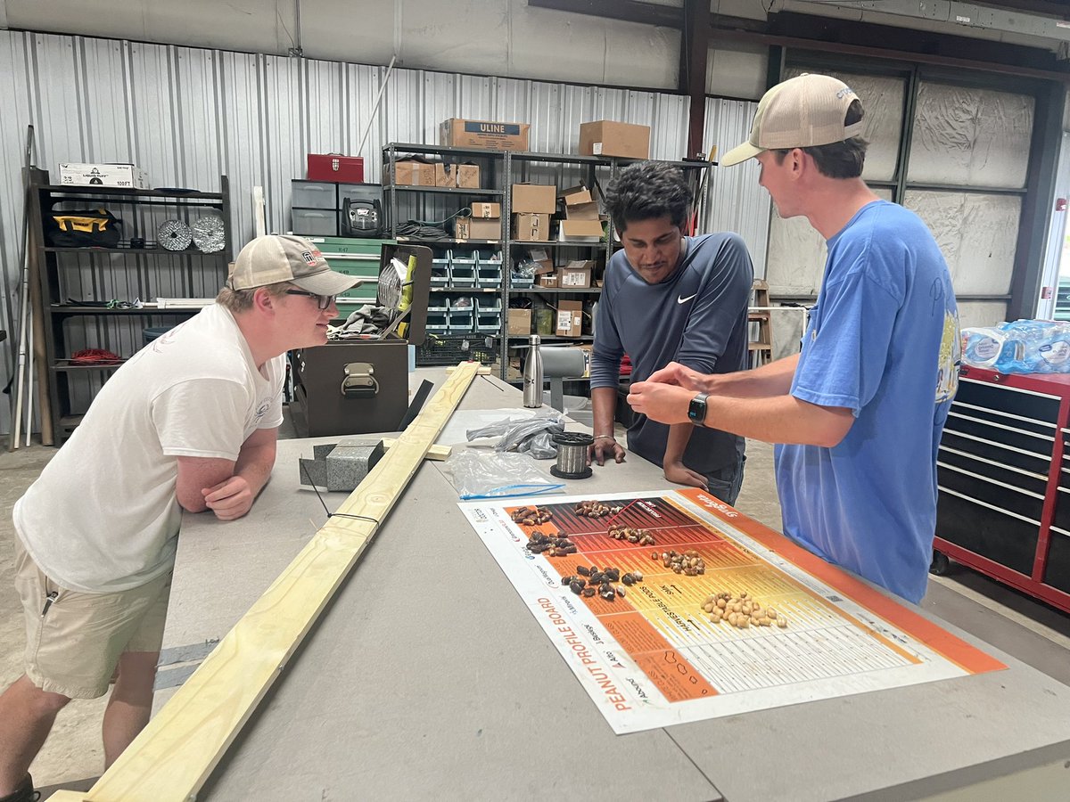 PrecAgEngineer's tweet photo. From ground to aerial application and everything else in between, we tackled a bunch of stuff today so a good, productive Friday!! #ugatifton #agtechresearch #peanuts #cotton #spraying #defoliation @UGA_CollegeofAg @UGATifton https://t.co/cXcKbm4lAr