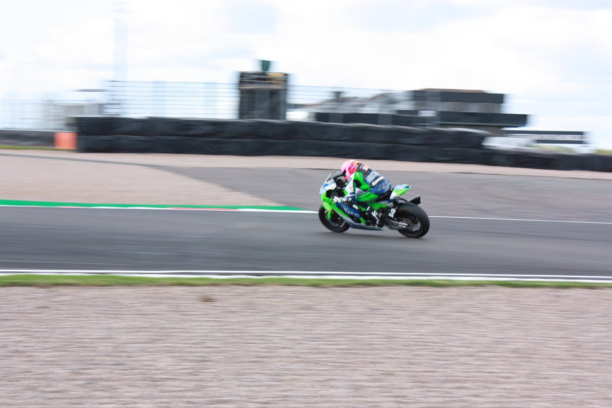 Xxzney16X's tweet photo. Round 10 

Dodington park 

Friday practice https://t.co/FlQK5woY7z