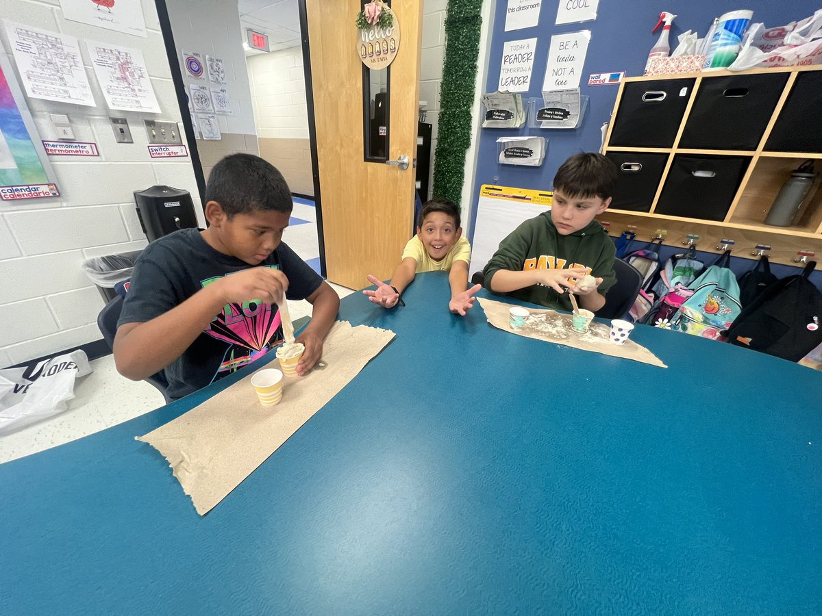 Gordita Day! Students were so happy to make and eat their gordita! We’re continuing celebrating Hispanic Heritage Month🫶🏼🤍

#thecoleway #HispanicHeritageMonth