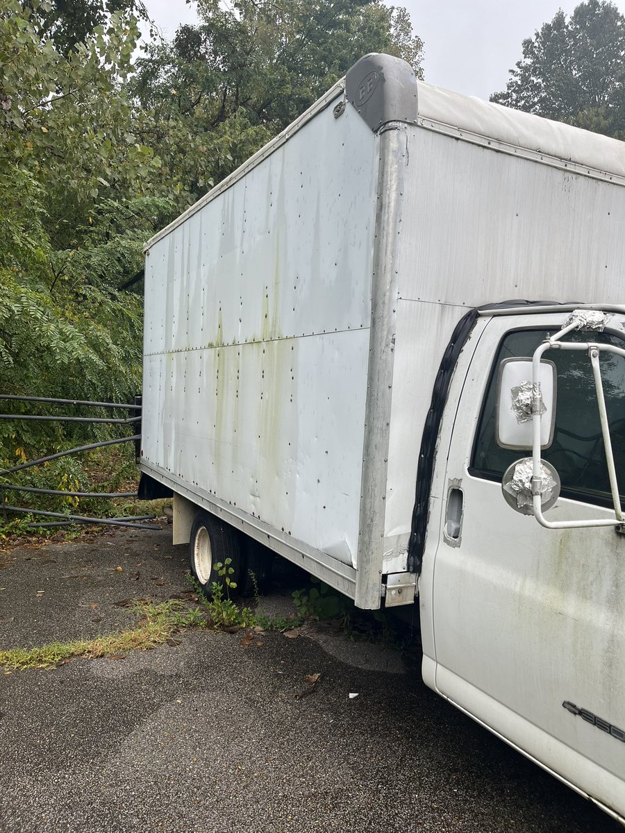 FOR SALE! Chevrolet 3500 High Cube box truck. Perfect for deliveries. $5,000 OBO. 901-237-1936 

#boxtruck #truckforsale #deliverytruck #forsale