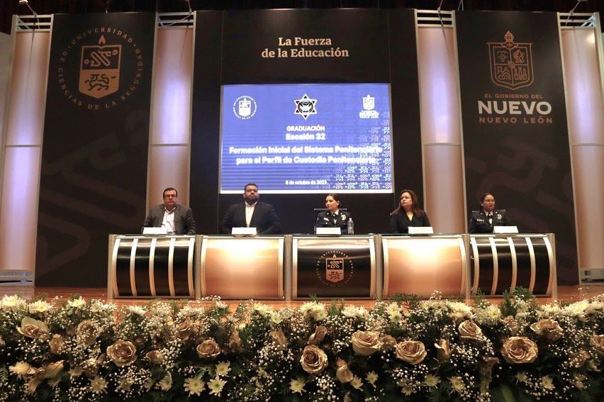 ucsmx's tweet photo. Hoy en la #UCS, celebramos la graduación de las y los nuevos Policías que se integran a #FuerzaPenitenciaria.
Con esto se consolida su compromiso con el Estado y continúan con su proyecto de vida. ¡Muchas felicidades!
#LaFuerzaDeLaEducación #OrgulloUCS https://t.co/pkhDLjQjt4
