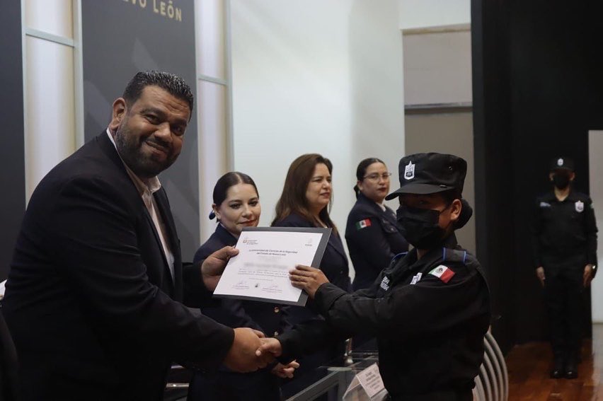 ucsmx's tweet photo. Hoy en la #UCS, celebramos la graduación de las y los nuevos Policías que se integran a #FuerzaPenitenciaria.
Con esto se consolida su compromiso con el Estado y continúan con su proyecto de vida. ¡Muchas felicidades!
#LaFuerzaDeLaEducación #OrgulloUCS https://t.co/pkhDLjQjt4
