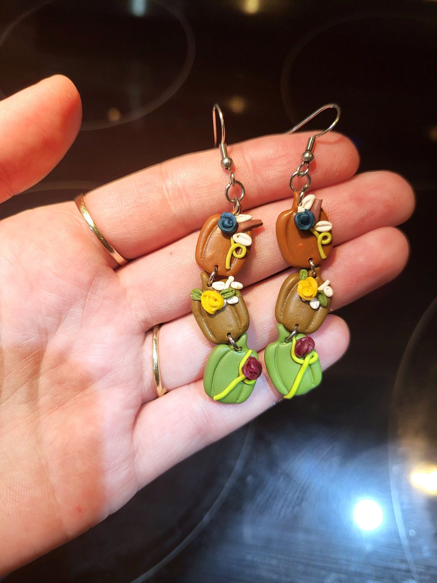 KeannaNL's tweet photo. Pumpkin earrings from my halloween/fall launch!
Free canadian shipping
#newfoundlandsmallbusiness #newfoundland
https://t.co/Npe6AShG9C https://t.co/8yKZ1NuIbe