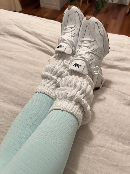 Do we like this combo?  #newbalance327 #newbalance  #slouchsocks #scrunchsocks #sockfetish #sneakerfetish<a href="/tag/newbalance327"class="tags">#newbalance327</a><a href="/tag/newbalance"class="tags">#newbalance</a><a href="/tag/sockfetish"class="tags"><span>#sockfetish</span></a><a href="/tag/sneakerfetish"class="tags"><span>#sneakerfetish</span></a><a href="/tag/slouchsocks"class="tags"><span>#slouchsocks</span></a><a href="/tag/scru"class="tags"><span>#scru</span></a>