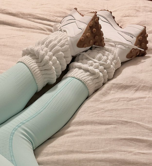 Do we like this combo?  #newbalance327 #newbalance  #slouchsocks #scrunchsocks #sockfetish #sneakerfetish<a href="/tag/newbalance327"class="tags">#newbalance327</a><a href="/tag/newbalance"class="tags">#newbalance</a><a href="/tag/sockfetish"class="tags"><span>#sockfetish</span></a><a href="/tag/sneakerfetish"class="tags"><span>#sneakerfetish</span></a><a href="/tag/slouchsocks"class="tags"><span>#slouchsocks</span></a><a href="/tag/scru"class="tags"><span>#scru</span></a>