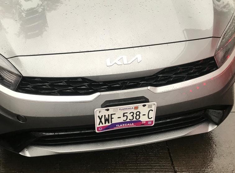 AlertaGDL's tweet photo. ELEMENTO DE LA #GuardiaNacional EN SU DÍA FRANCO AMENAZA A DOS OFICIALES DEL ESTADO DE JALISCO EN VÍA PÚBLICA.
El conductor de un automóvil iba realizándole varios cortes a la circulación a una unidad oficial y más aparte al momento del la investigación se comportó prepotente >>> https://t.co/o1YTk2Zg72