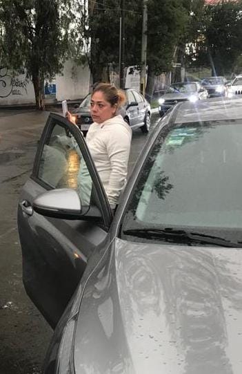 AlertaGDL's tweet photo. ELEMENTO DE LA #GuardiaNacional EN SU DÍA FRANCO AMENAZA A DOS OFICIALES DEL ESTADO DE JALISCO EN VÍA PÚBLICA.
El conductor de un automóvil iba realizándole varios cortes a la circulación a una unidad oficial y más aparte al momento del la investigación se comportó prepotente >>> https://t.co/o1YTk2Zg72
