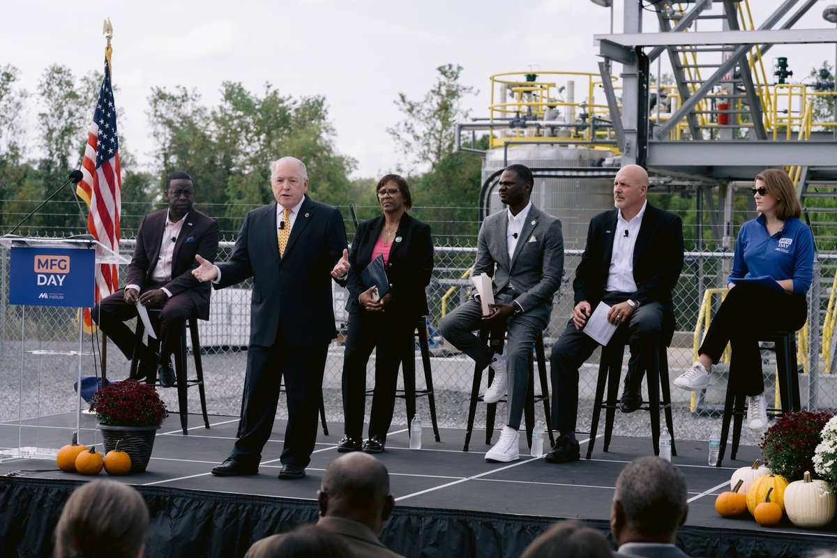 Hands on activities 🤝 Moments inspiring young minds

That's what #MFGDay23 is all about — and that's what we achieved at <a href="/RiverParishesCC/">RiverParishesCC</a> with platinum sponsor, <a href="/BASFCorporation/">BASF North America</a>! 

Thank you for sharing the #CreatorsWanted message in Gonzales, LA!