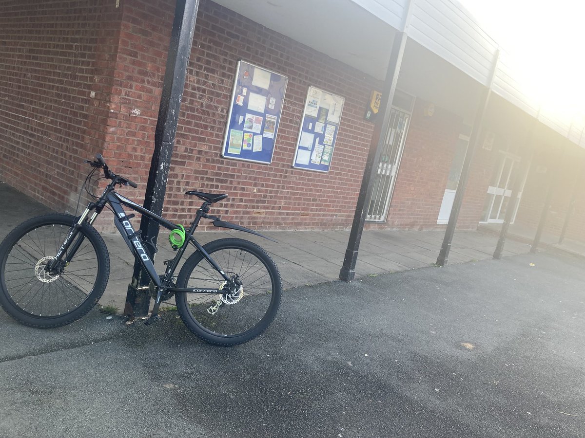 Happy F-Ride-Day! 🚲 
Our Bike Bus will be pulling in to Vaynor Stores at 8:10am and will arrive at Platform 2, Trehafren Shop at 8:20am. 
Currently all services are running on time.
#AllAboard ☀️