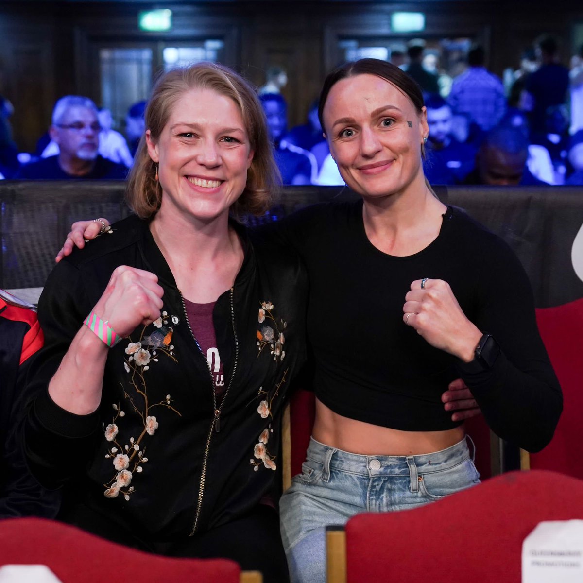 Two Queens of Boxing 👑🥊 @Team_Rankin 🤝 @ravenchapman01 #FightNight #ZorroDortenzi