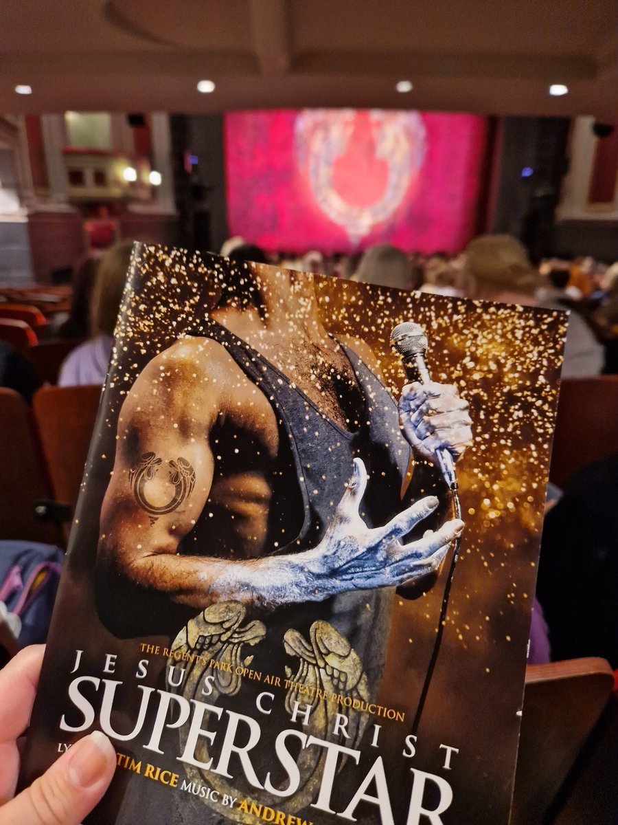 I think @JCSTheMusical is one of the best productions I've EVER seen at @NewTheatreHull (& I've seen A LOT). 'Gethsemane' gave me goosebumps! Outstanding performances from all on the stage! Bravo to all involved 👏 👏👏 The choreography was sublime @DrewMcOnie 😘. I ❤️🎭