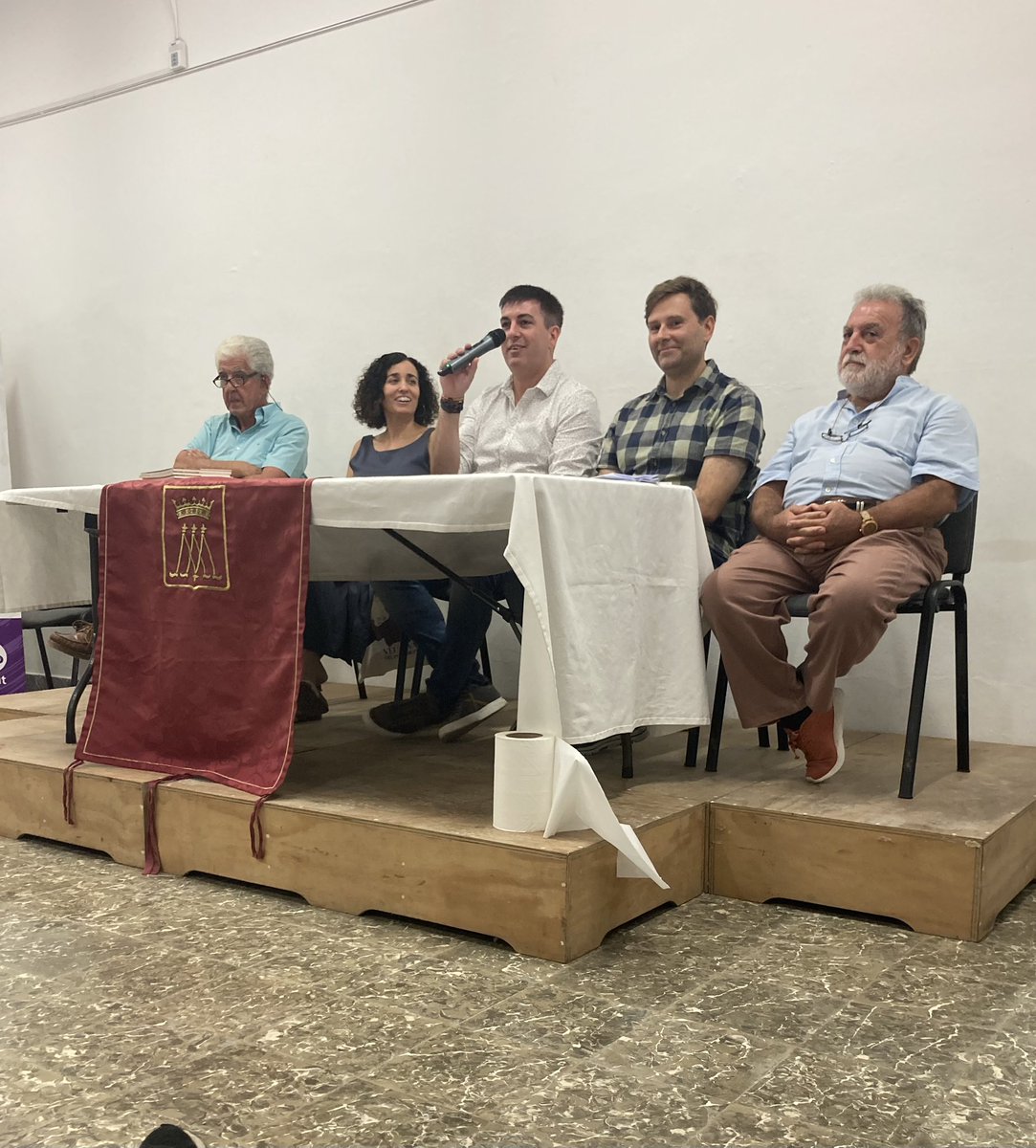 jbarcelo85's tweet photo. Enhorabona @bielbarcelo86 guanyador del  “IX Premi Font i Roig d’Assaig” . Sort per tot el que queda  per venir https://t.co/ZVMoyw07NU