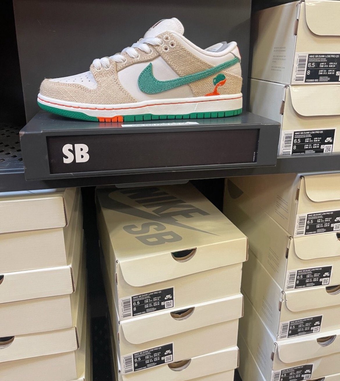 エンプロイストア NIKE 富里