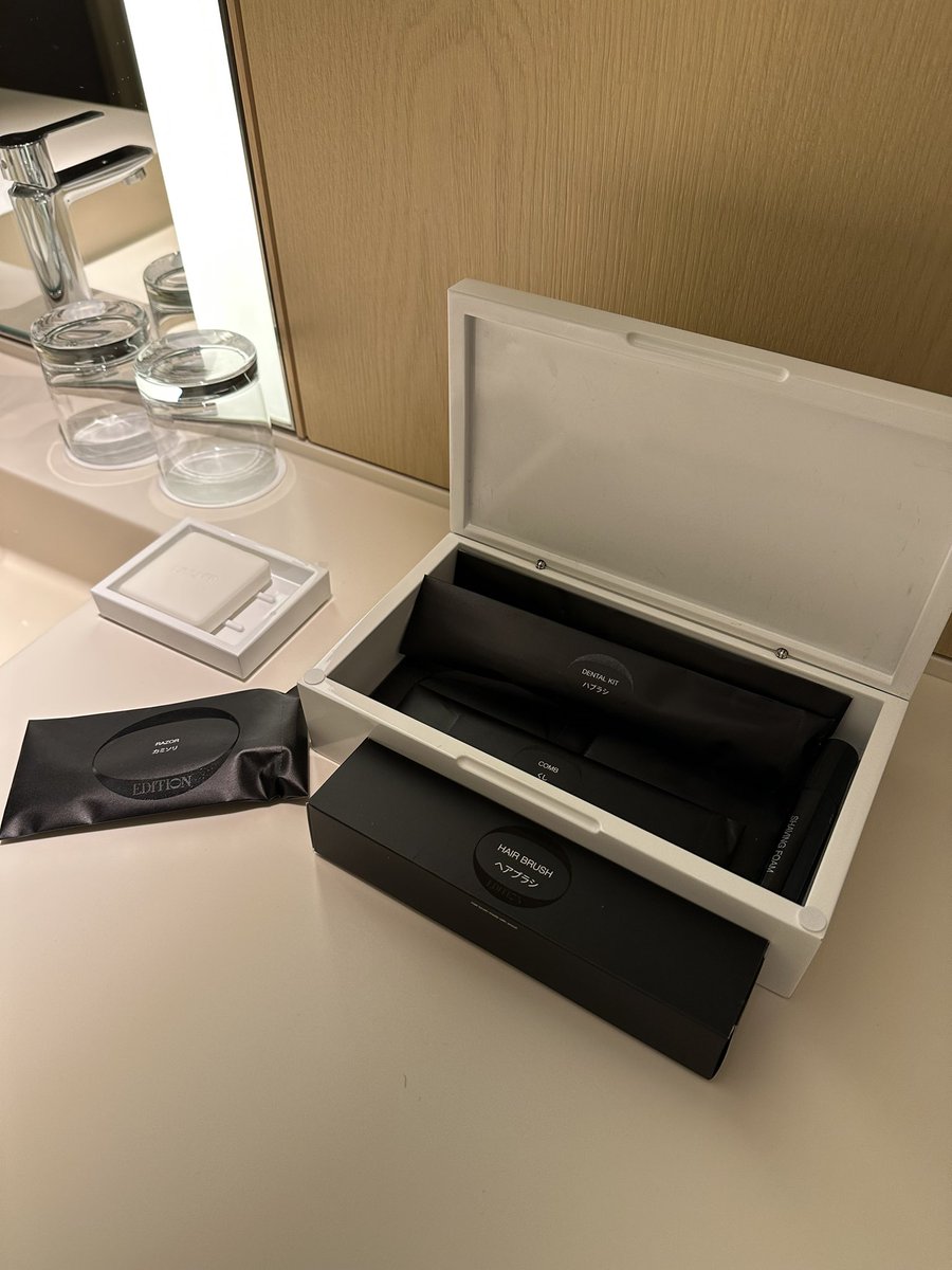 msandesuga's tweet image. 1泊15万でこの部屋と　このアメニティーはないな🤪　#edition東京　#東京エディション虎ノ門