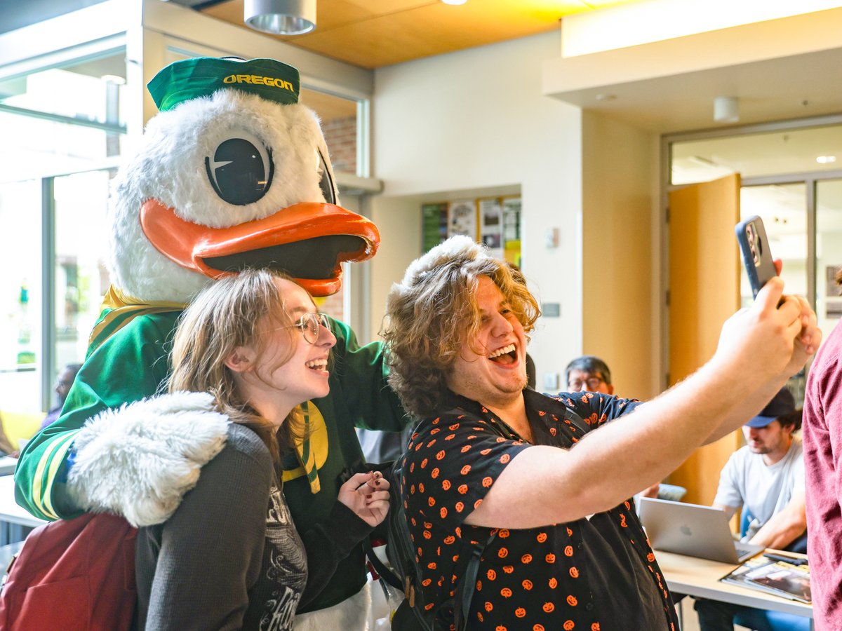 UO Journalism & Comm tweet media