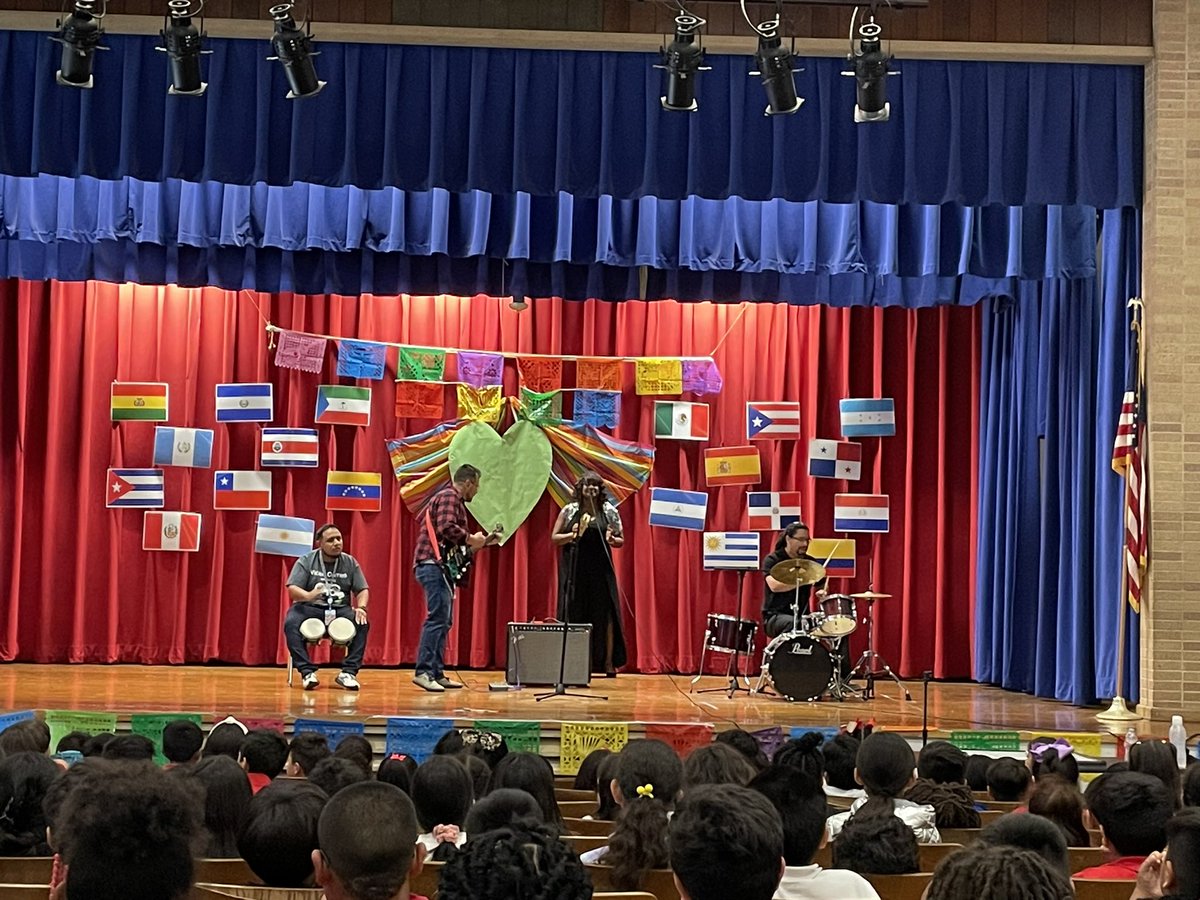 MsRiveraColon's tweet photo. Hispanic Heritage Month Program @WMAndersonES https://t.co/YT9y59gavM