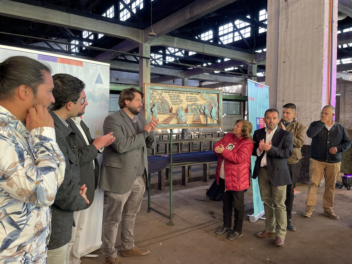 minvucoquimbo's tweet image. En el futuro Centro Cultural Maestranza de #Coquimbo se instaló una placa recordatoria en memoria de los 11 mártires ferroviarios del Cerro Chena quienes fueron asesinados por el Regimiento de Infantería de San Bernardo el 6 de octubre de 1973 #50AñosdelGolpe