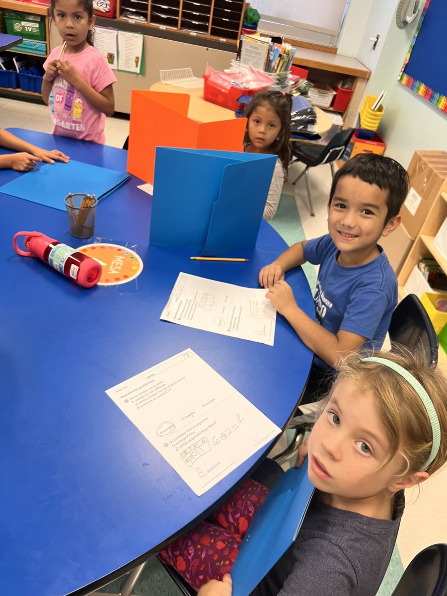 EmilyDSanz's tweet photo. Visiting our dual language classrooms at Phillips Avenue today. @MaestraRobinson I thoroughly enjoyed watching these 1st grade superstars learning math in Spanish. Creando diversidad lingüística. 🌍✨ @Lmh822 @PrincipalGalati #riverheadrising🌊 #DualLanguage #bilingualism https://t.co/sEPrmXKX9T