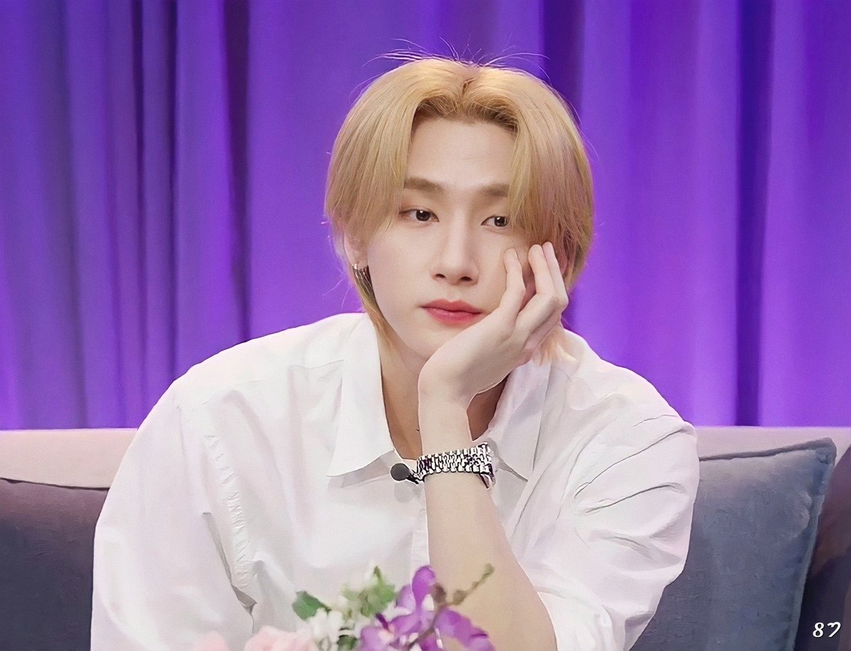 justima_'s tweet photo. 근데 어느 날부터인가 내 껌딱지가 되어 있더라고… 봐, 결국 대학까지 같이 왔잖아. 하여튼 그만큼 오래 봐왔다는 거니까 이정도 눈치는 당연한 건가

- 아 내가 먼저 물어봤잖아! 누가 집 안에서 기다리랬냐고!
🐱물어보는 거였어?
- 그럼!
🐱화내는 줄~…

어깨를 으쓱이며 말하는데 … 사실 맞아 https://t.co/cbPm2L2wFk