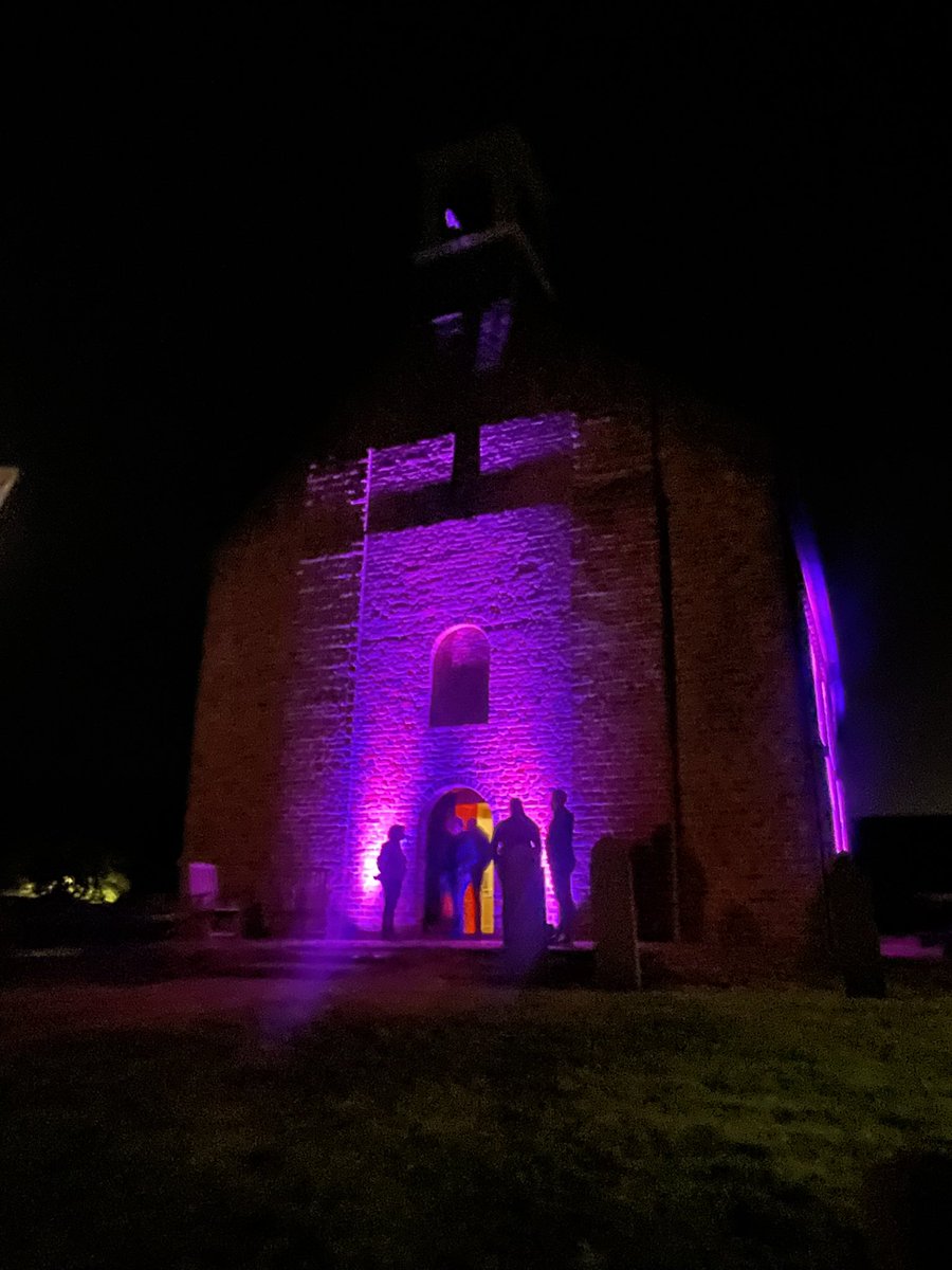 winfriedbaijens's tweet photo. .@JANNE_SCHRA wat zing, schrijf en denk je mooi. 👏🏼 @spotmuziek in de kerk van Wirdum. https://t.co/EsRwxCzPcm
