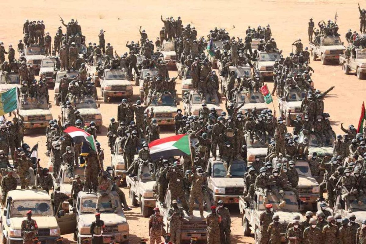 MGamal_Khalil's tweet photo. الجيش دة لو فضل فيه عسكري واحد نحن معاه..
والجنجويد لو احتلوا كل السودان نحن ضدهم..

نقطة ومافي اي سطر جديد https://t.co/sXJSg51LtZ