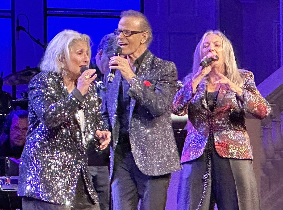joederenzo's tweet photo. Had a fabulous time with the legendary #manhattantransfer here in North #Florida at the #ameliaisland #jazz festival. Sat in with #LesDeMerle ’s band for one song and had a blast! 🥁🏝️☀️ #jazzmusic #jazzdrummer #janissiegel #alanpaul #cherylbentyne https://t.co/qgmLoNDbCw