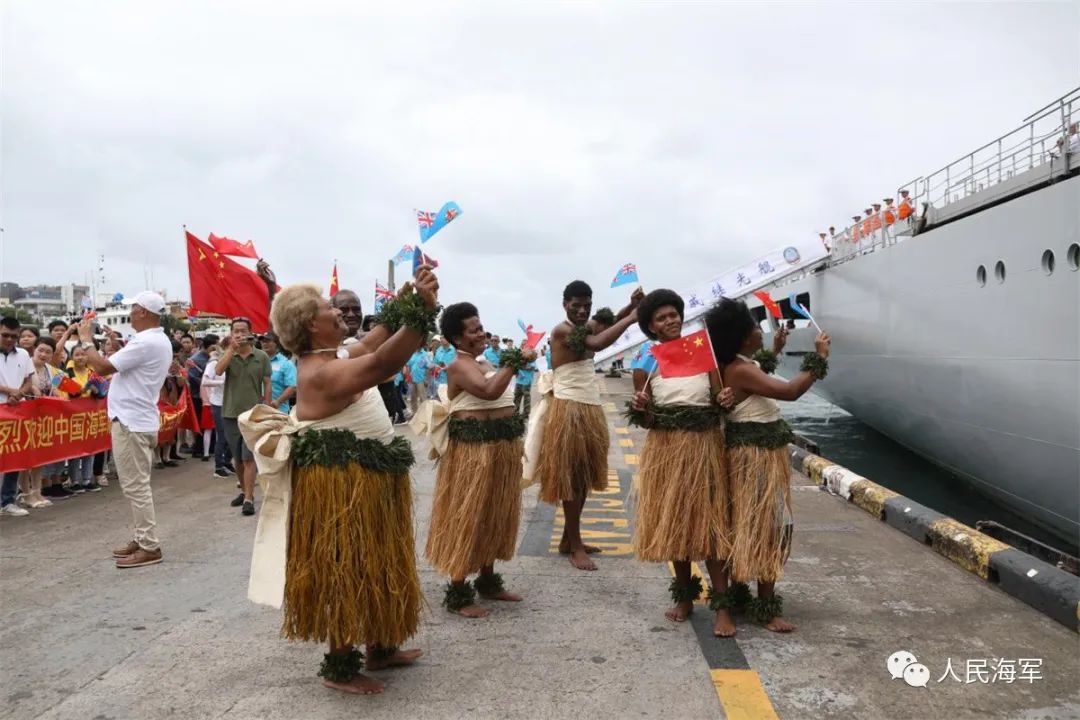 Panda_Paws_'s tweet photo. The Chinese naval training ship Qi Jiguang has arrived in Fiji for a three-day goodwill visit. The ship also brought basketballs, volleyballs, and soccer balls for students in Suva City.
#Fiji #China #ChineseNavy #suvacity #pacificislands https://t.co/2GWHwb09ry