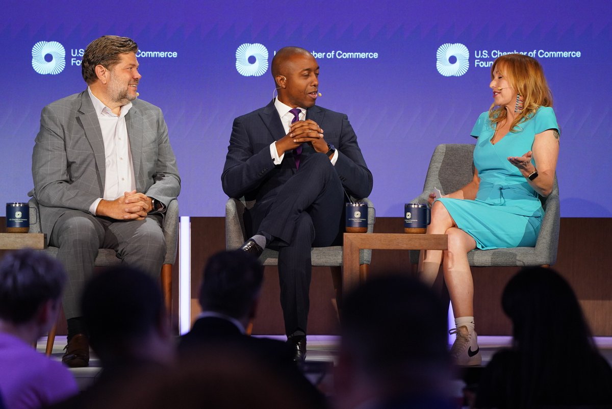 national_stem's tweet photo. 65% of students currently in classrooms will enter careers that don't exist today. 🤯

National STEM Challenge Co-Director @KariByron @CRAguh &amp; @John_Bailey on stage at #TalentForward @USCCFoundation talking about bridging the gap between future of work and STEM education today. https://t.co/RbpJ9Edrbt