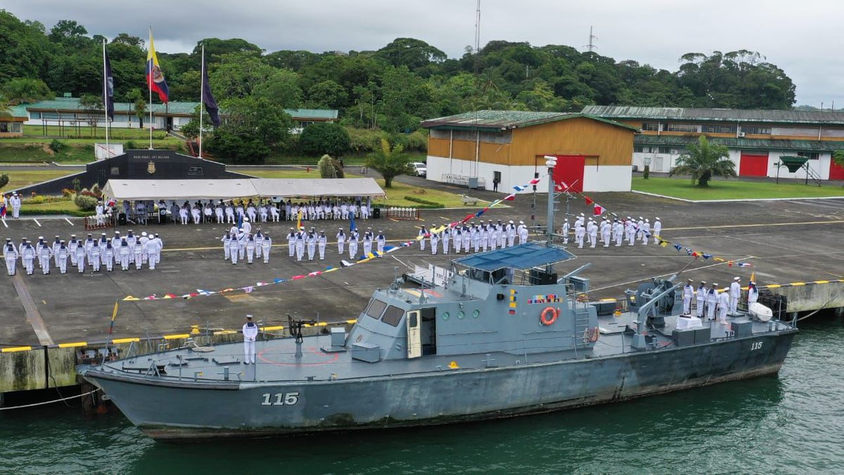 En el marco del Bicentenario de la Armada Nacional, hemos recibido de manos del Vicealmirante Juan Ricardo Rozo Obregon , el Buque Patrullera ARC Jaime Cárdenas, que instalaremos en Parque Pacífico como homenaje a nuestra Armada y para el disfrute de todos #Armada200Años