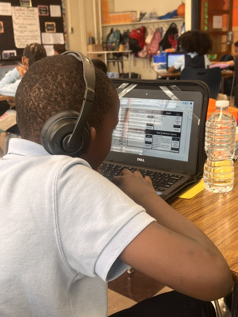 CHES_TAG's tweet photo. Our 4th grade students are preparing for Monday’s #studentledconferences …setting goals and reviewing grades on SchoolMax #chesGibbs4 #CHESTAG4 #CHESTAGTEAM @capitolheightse https://t.co/ugxaa0C0BY