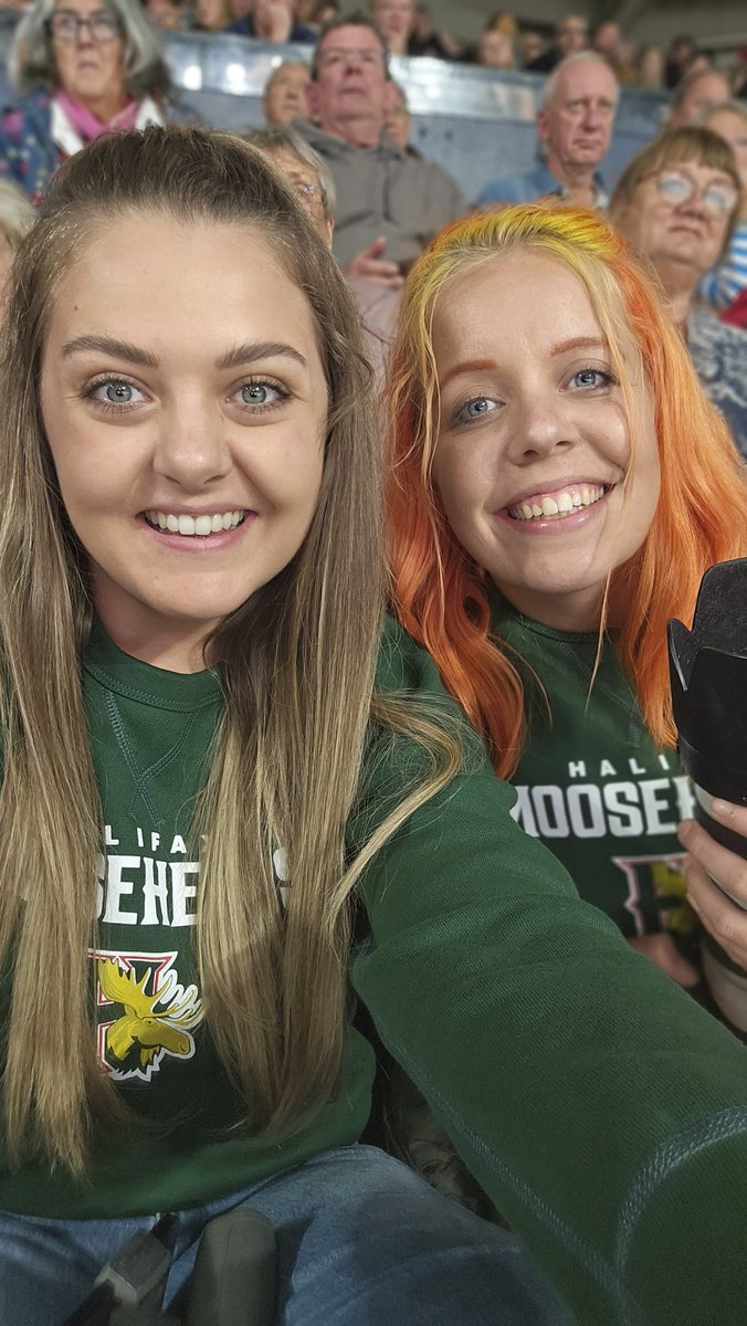 All the way from Essex to see Halifax Mooseheads with @FredOlsenCruise 🇨🇦🫎🏒 

#gomoosego