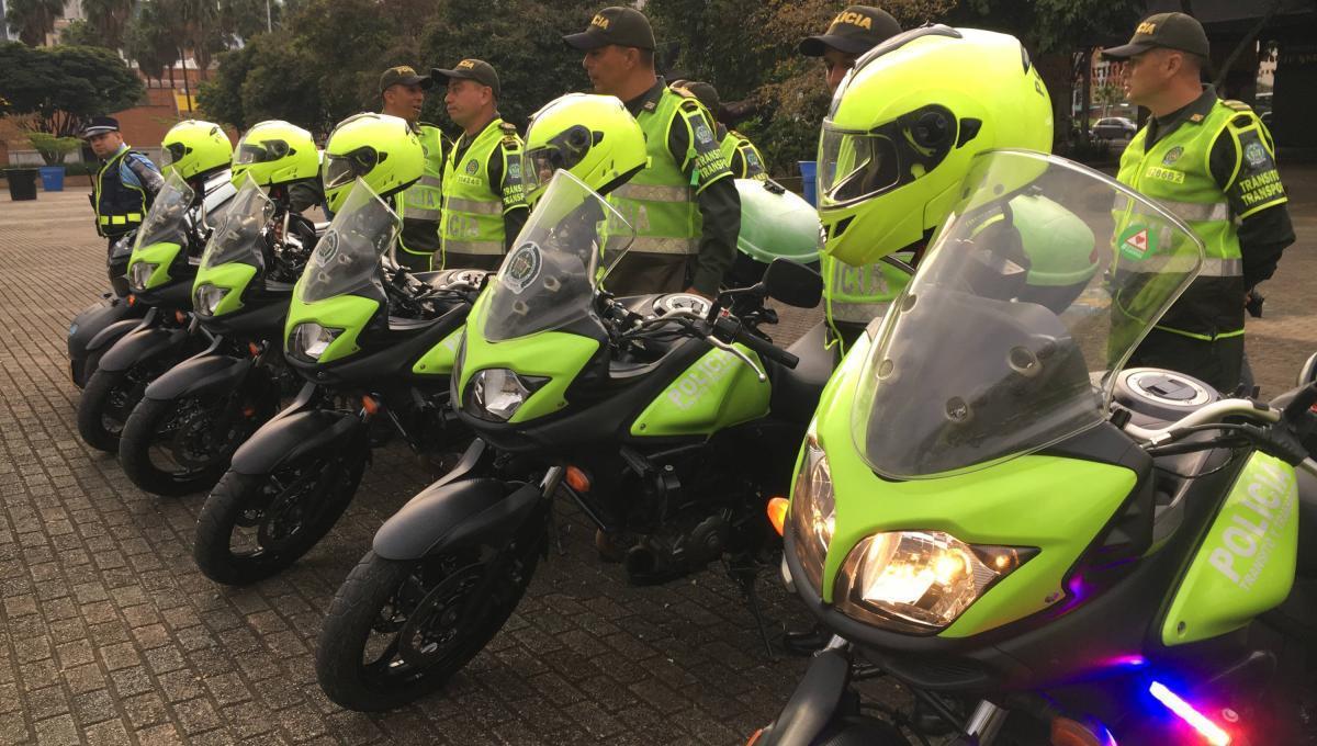 Citytv's tweet photo. Trágico accidente de tránsito en Bogotá dejó policía gravemente herido: esto se sabe https://t.co/jRcbgMB2mN https://t.co/3QsSpxo809