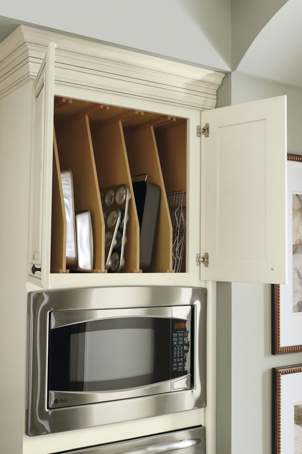 KlingerLumber's tweet photo. Tired of the clutter created by baking trays and serveware? With an Oven Cabinet Tray Divider from Diamond, your kitchen will be more efficient and organized. 

#diamondcabinets #cabinetry #cabinetorganization #kitchenorganization #kitchencabinets #clutterfree #functionalhome https://t.co/4zoTQlJQO4
