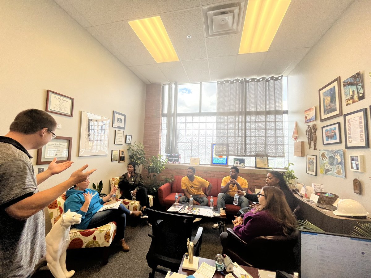 john_litten's tweet photo. When the #DowningBrothers of @hgtv & @truTV visit your office after you collab on a 🏡!
Such a partnership w @TheCityMission @CuyaLandBank @CuyD9MereTurner AKA & BLO Foundation.
#ProjectFreshStart https://t.co/iiay1IoUpf