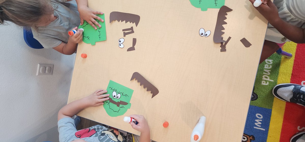 Jenkins_Care2's tweet photo. Today the kiddos made their very own Frankenstein! We watched a cool video and read a book all about the Frankenstein monster! #ArtsAndCrafts #HappyFriday #JenkinsFamilyChildCare #Menifee #ChildCare #Daycare #StaySafeStayHealthy https://t.co/Ljdmsk8nmW