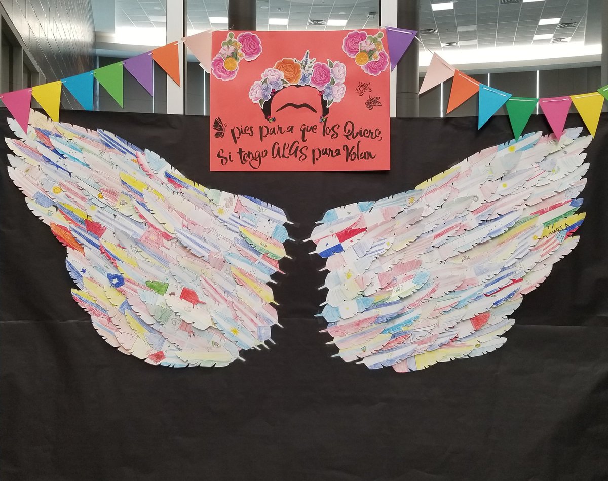T: Ea feather has a number,match it to  country represented in U.S.A. #HispanicHeritage. YOU HAVE 5 MIN'S, CREATE the COUNTRY'S FEATHER FLAG!
Ss:¡Sí,Profe! 
They don't all have to be perfect for a perfect result #KatyISDLOTE <a href="/cecilialaraLOTE/">Cecilia Lara</a> <a href="/EjBrodt/">Elisabeth Brodt</a> <a href="/AdamsVikings/">Adams Junior High</a> <a href="/profegamblecl/">Cecilia Gamble</a>