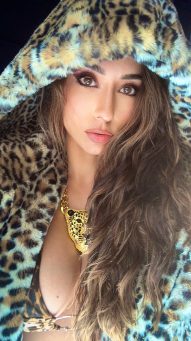 Dropping a lil Shania &ldquo;That don&rsquo;t impress me much&rdquo; tomorrow #HalloweenChallenge #cosplay https://t.c<a href="/tag/cosplay"class="tags"><span>#cosplay</span></a><a href="/tag/halloweenchallenge"class="tags"><span>#halloweenchallenge</span></a>