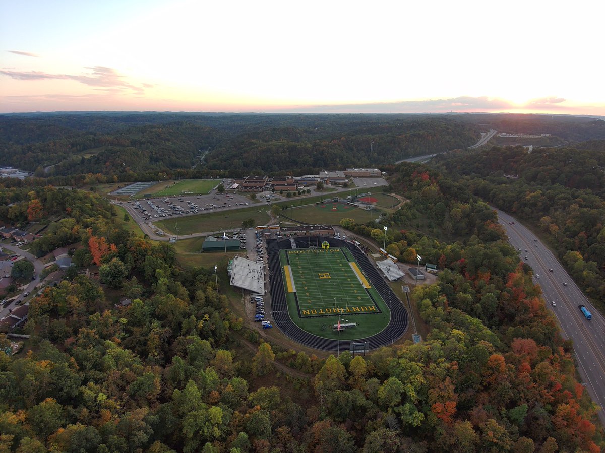 Checking in tonight from Huntington as the Highlanders face off against the Woodrow Wilson Flying Eagles. #wvprepfb