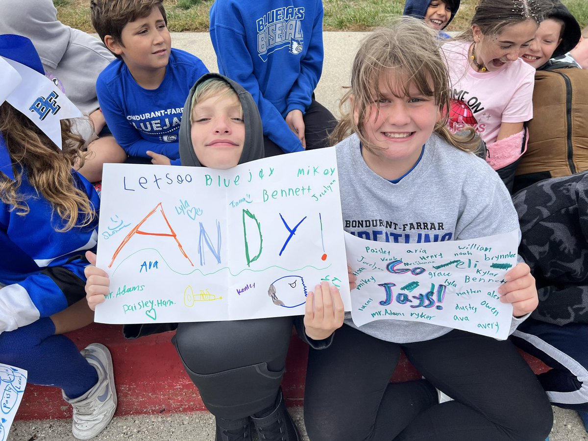 ChetAdams4's tweet photo. Happy Homecoming Bluejays! #AndersonJays https://t.co/cDiLrzN04A