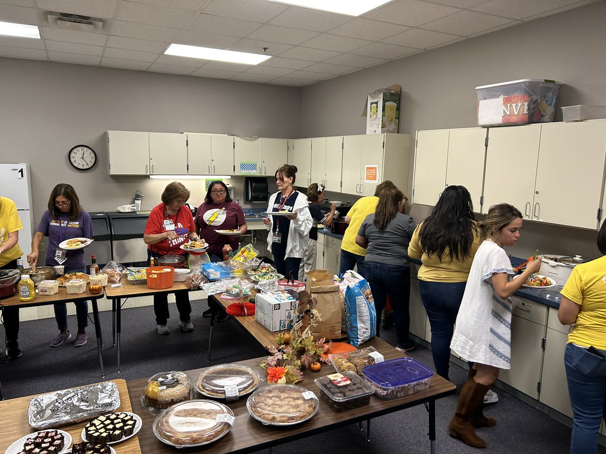 Heritage Potluck day is one of my favorite days! <a href="/Central_ES/">Central Elementary</a> #OneLISD #BeTheOne #WorkHardPlayHard