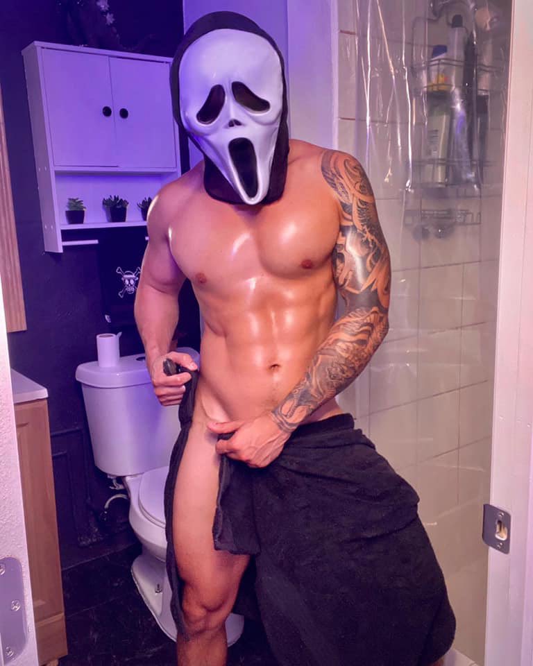 jstrykerche's tweet photo. You jumpin’ in the shower or nah? 👻 https://t.co/VATwJPMfPY