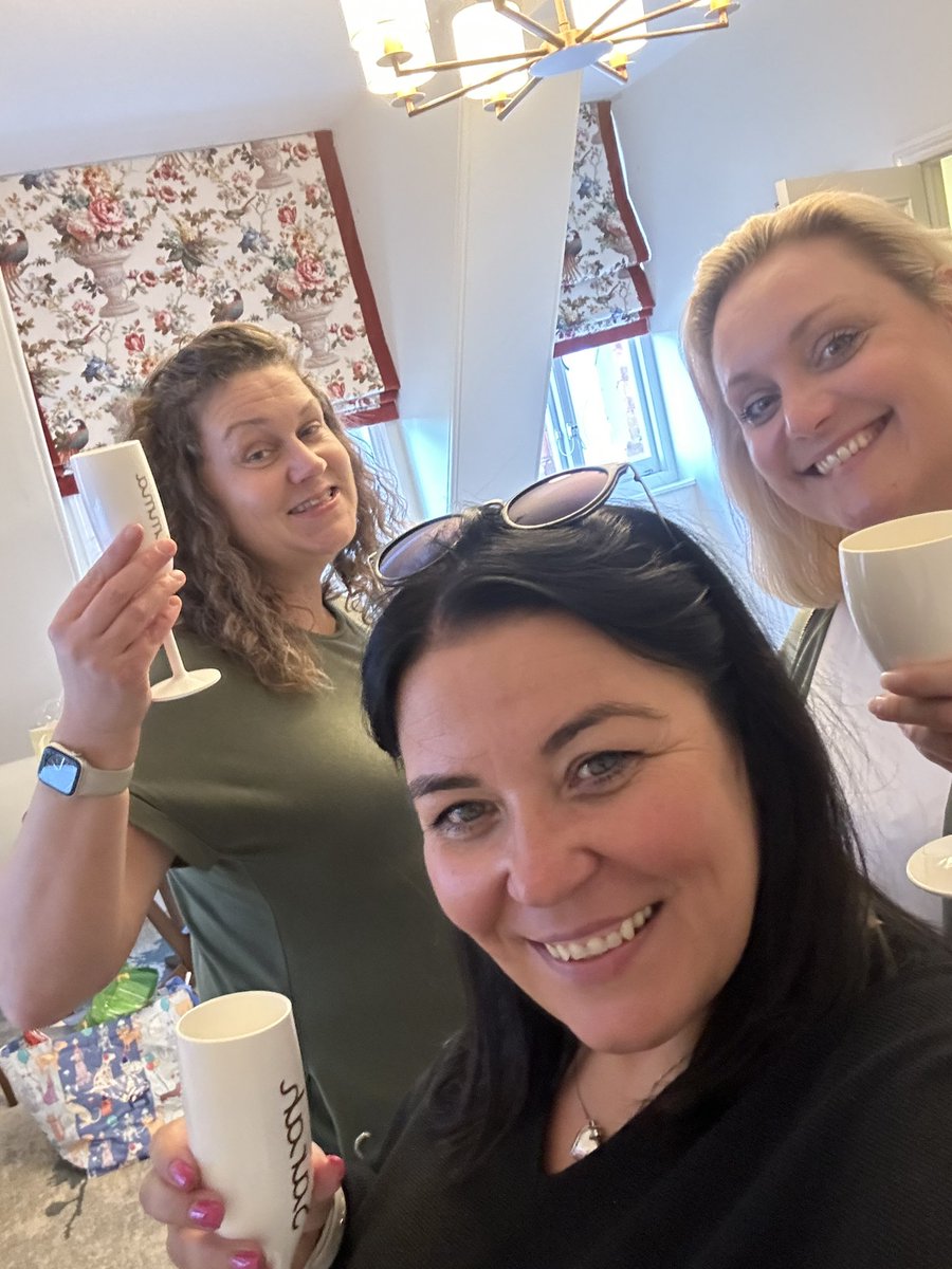 sarahdoyley6944's tweet image. Reunited with my cops wags and besties 💙 #spouses #WAGSWeekend 💙💙