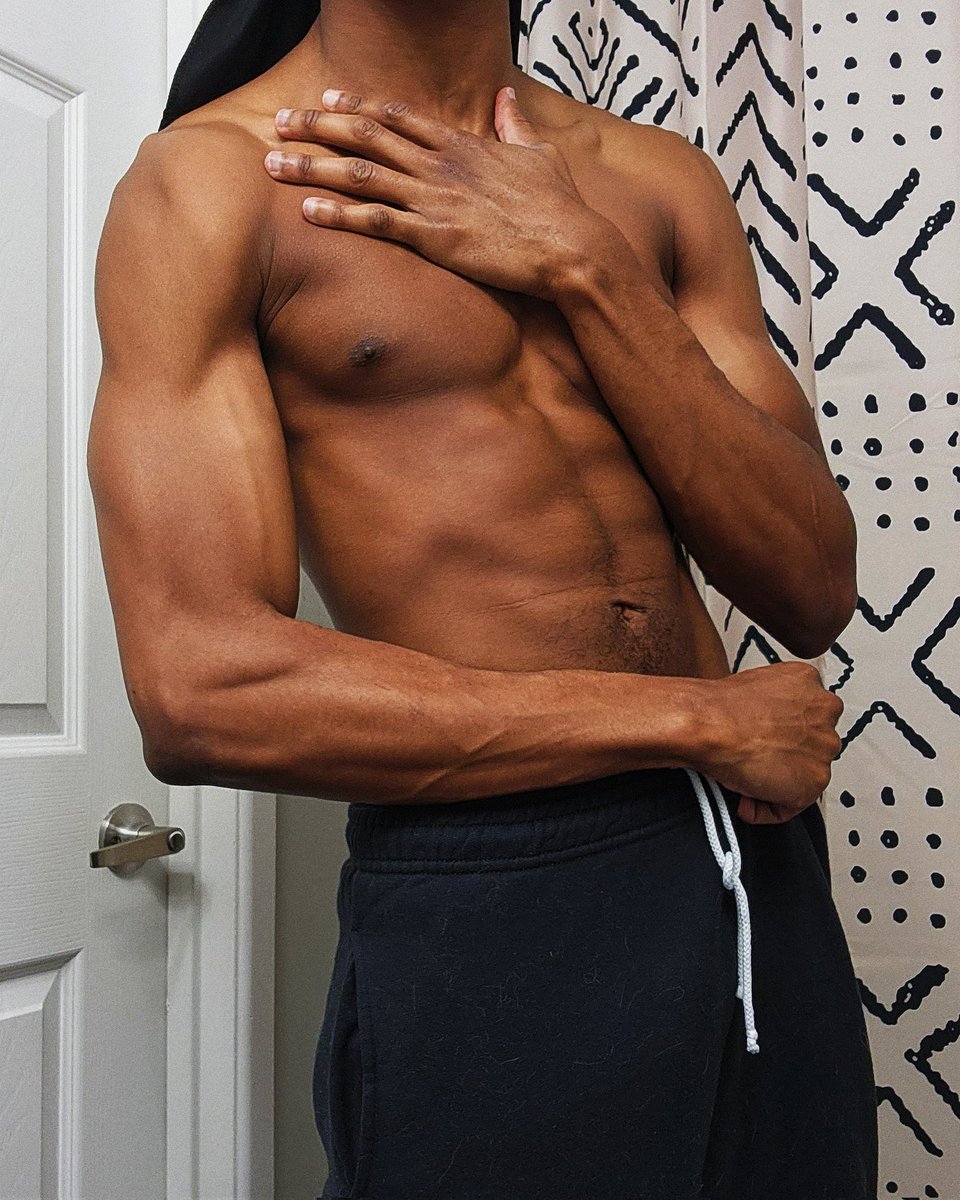 LilDavyx's tweet photo. Not new to nsfwtwt my last account got suspended but hi anyway 🙋🏾‍♂️
- David
- Just turned 27 awhile back
- Bi
- Vers
- Big nerd and Gym rat
- sucker for masc guys 

DMs are open to everyone hmu https://t.co/FttNDOo5GV